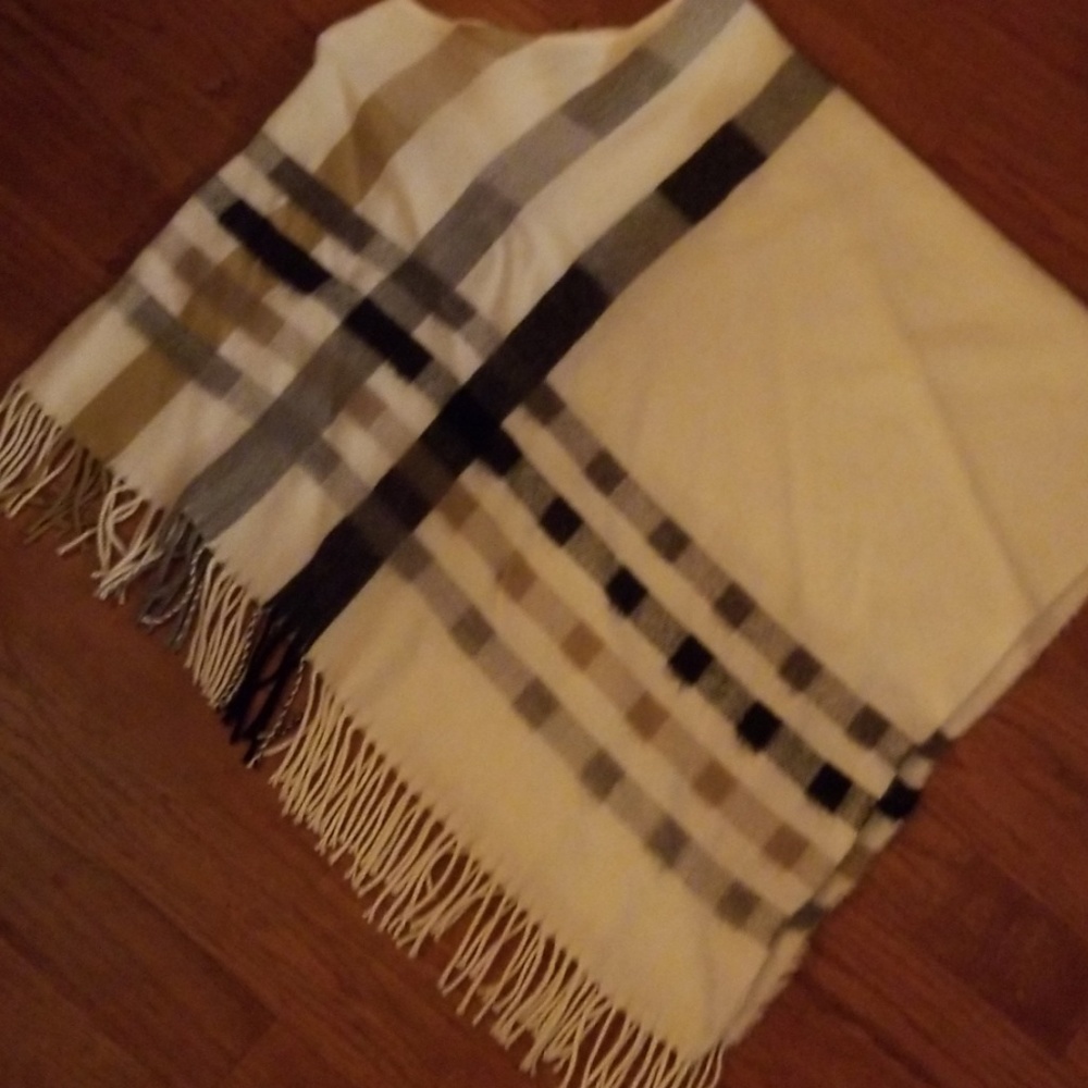 Poncho (Lightly Used)